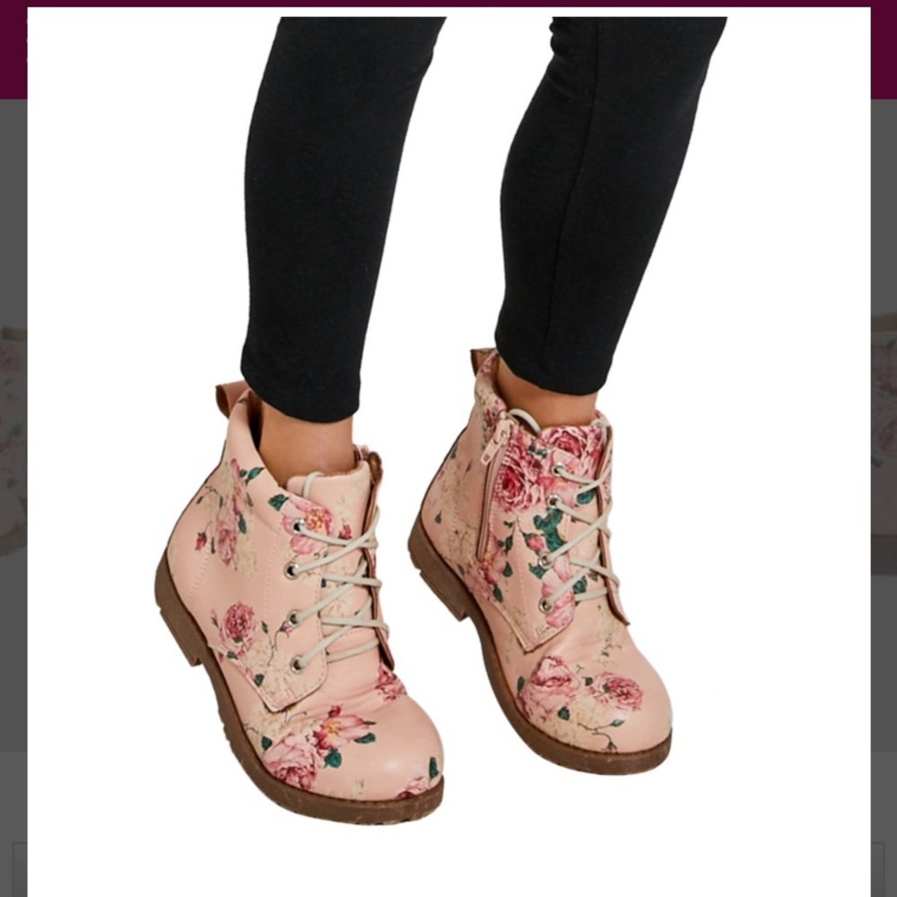 Fall  boots🚨make an OFFER